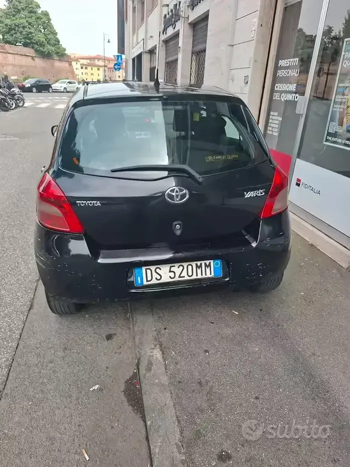 Usata Toyota Yaris 105 CV (77 kW) 2008 Nero Utilitaria