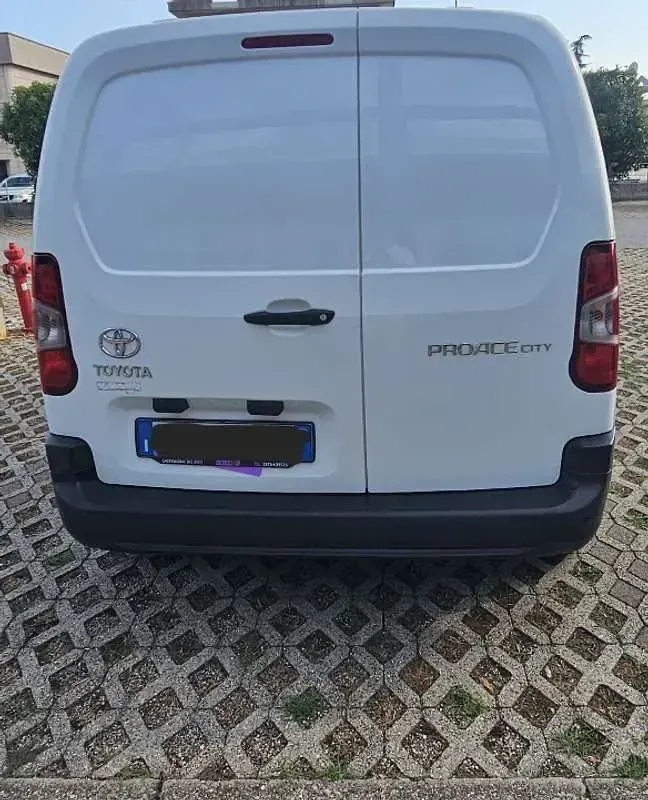 Usata Toyota Proace City City 76 CV (55 kW) 2021 Bianco Monovolume