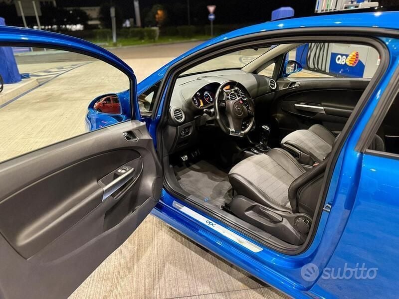 Usata Opel Corsa OPC 325 CV (239 kW) 2010 Blu Utilitaria