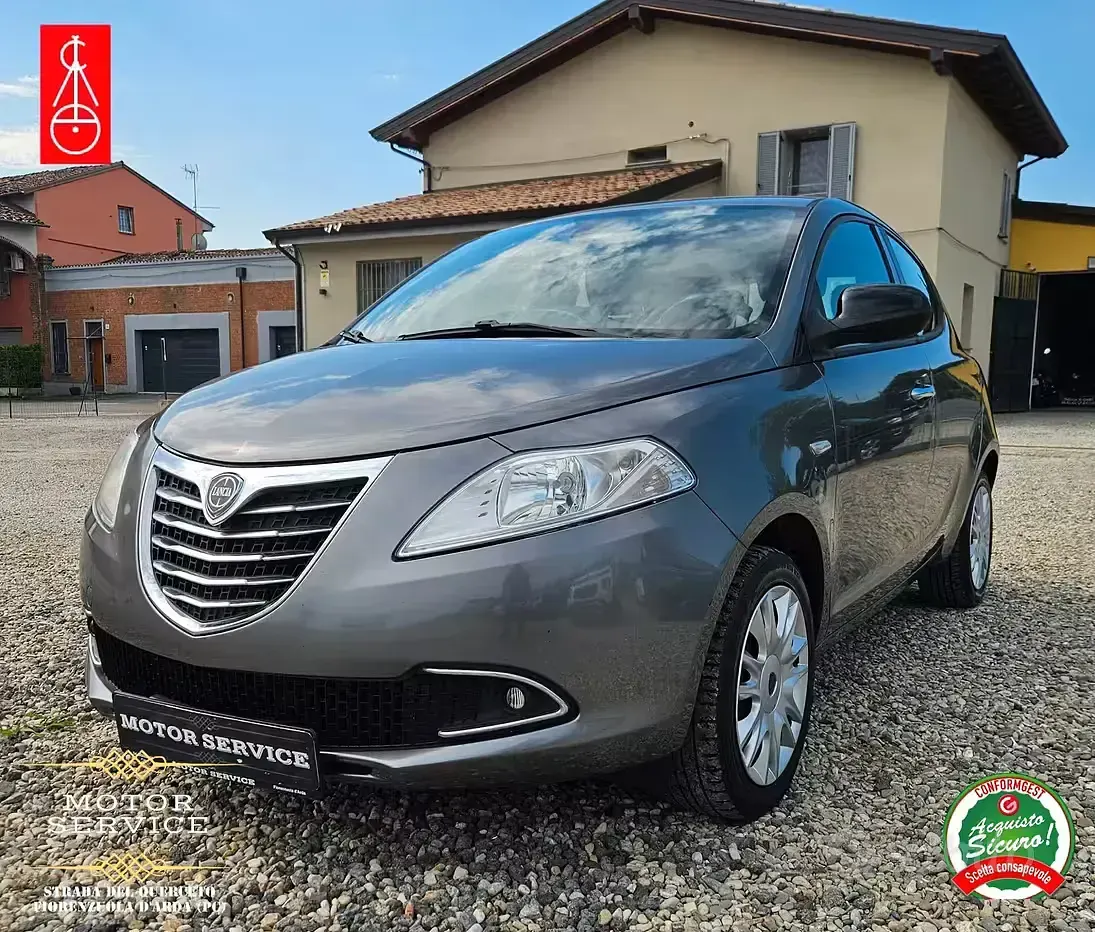 Usata Lancia Ypsilon 69 CV (50 kW) 2013 Grigio Utilitaria