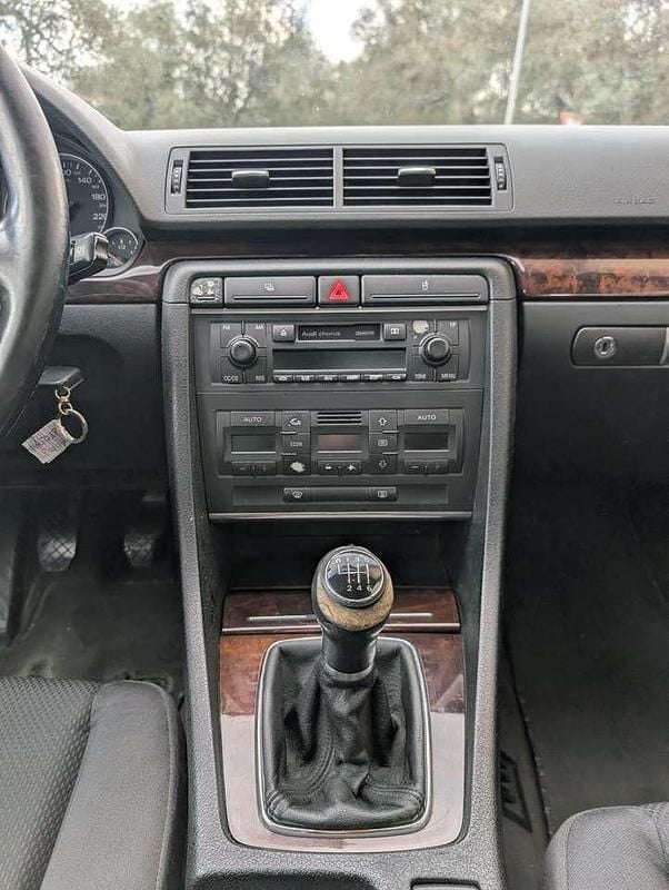 Usata Audi A4 Ambiente 131 CV (96 kW) 2003 Grigio Berlina
