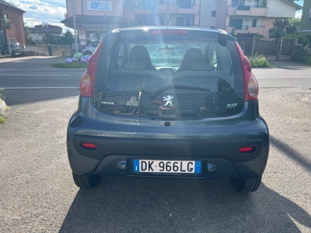 Usata Peugeot 107 68 CV (50 kW) 2007 Grigio scuro Utilitaria