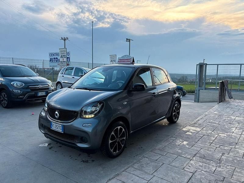 Usata Smart ForFour Prime 70 CV (51 kW) 2016 Grigio Utilitaria
