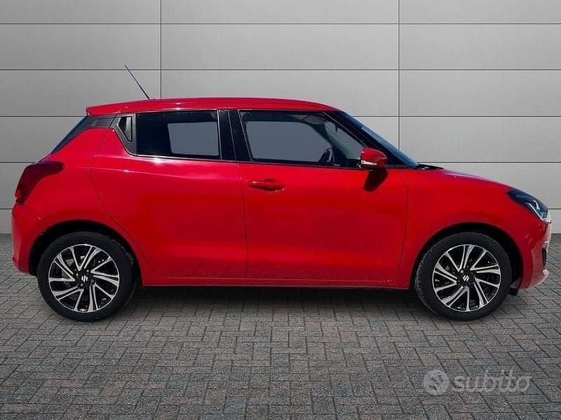 Second-hand Suzuki Swift 83 CP (61 kW) 2022 Roșu Hatchback