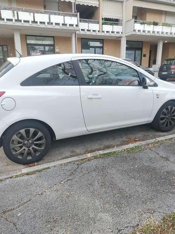 Usata Opel Corsa Enjoy 80 CV (58 kW) 2010 Berlina