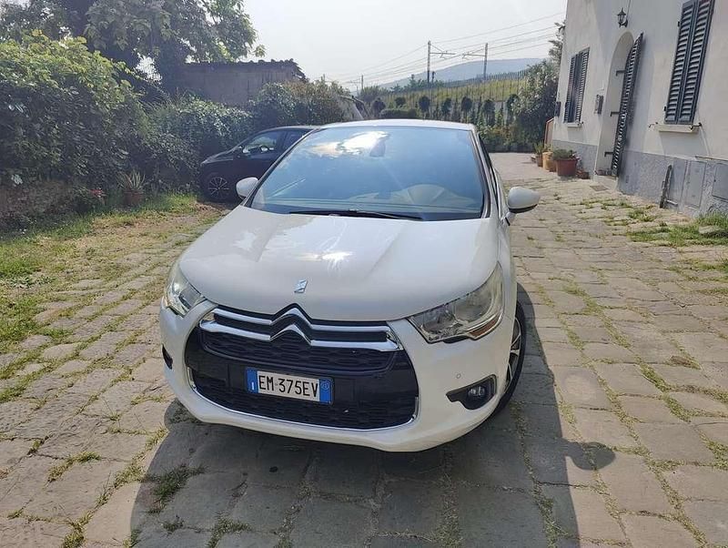 Usata 2012 Citroën DS4 Chic Due volumi | 6200 € (Buon prezzo) - Immagine 1/4