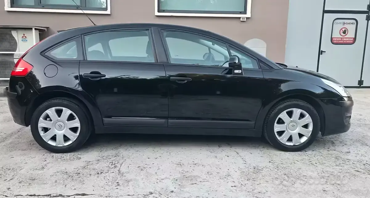 Begagnad Citroën C4 90 HK (66 kW) 2009 Svart Sedan