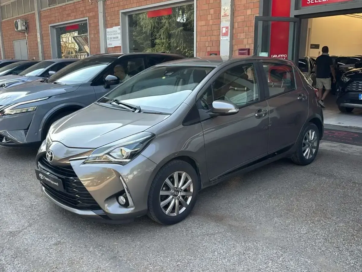 Usata Toyota Yaris Lounge 69 CV (50 kW) 2017 Other Berlina