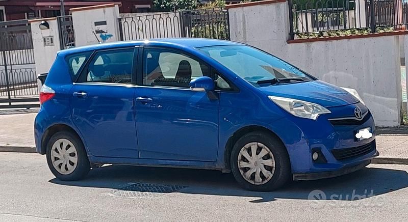 Usata Toyota Verso-S 89 CV (65 kW) 2012 Blu Monovolume