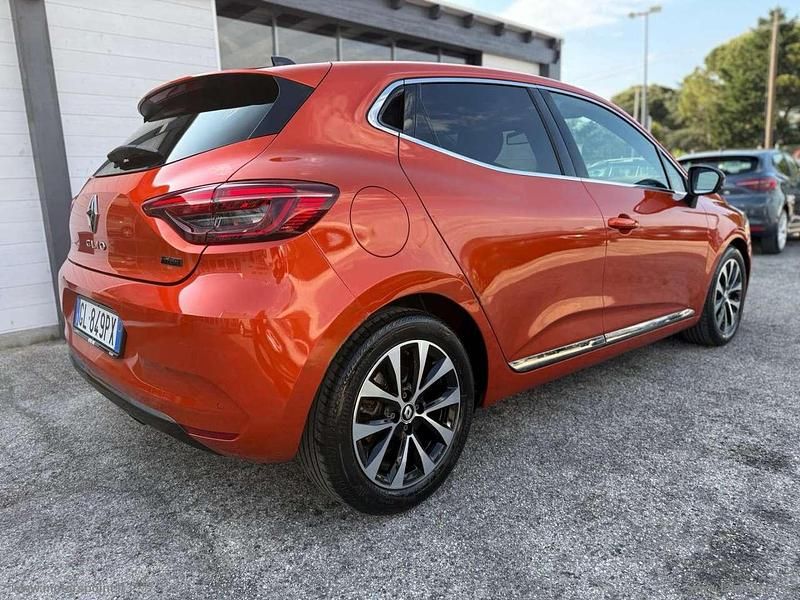 Usata Renault Clio V Evolution 145 CV (106 kW) 2023 Arancione Berlina