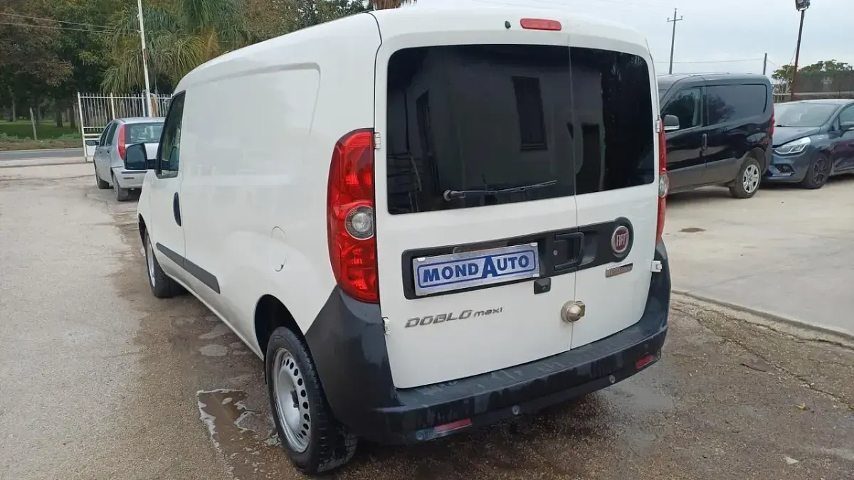 Usata Fiat Doblò Lounge 95 CV (69 kW) 2021 Bianco Monovolume