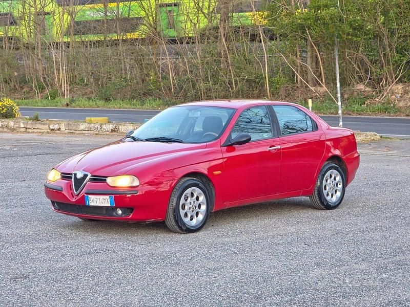 Usata Alfa Romeo 156 Distinctive 116 CV (85 kW) 2001 Rosso Berlina