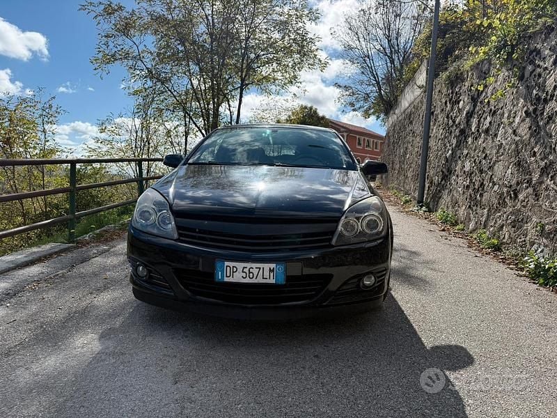 Nero Usata 2006 Opel Astra GTC Coupé | 2700 € (Buon prezzo) - Immagine 1/4