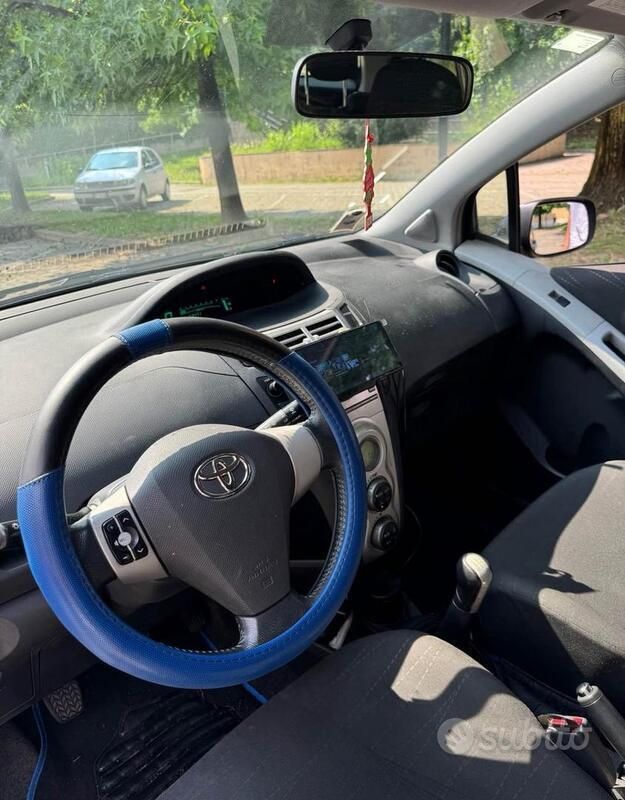 Usata Toyota Yaris 65 CV (47 kW) 2006 Blu Utilitaria