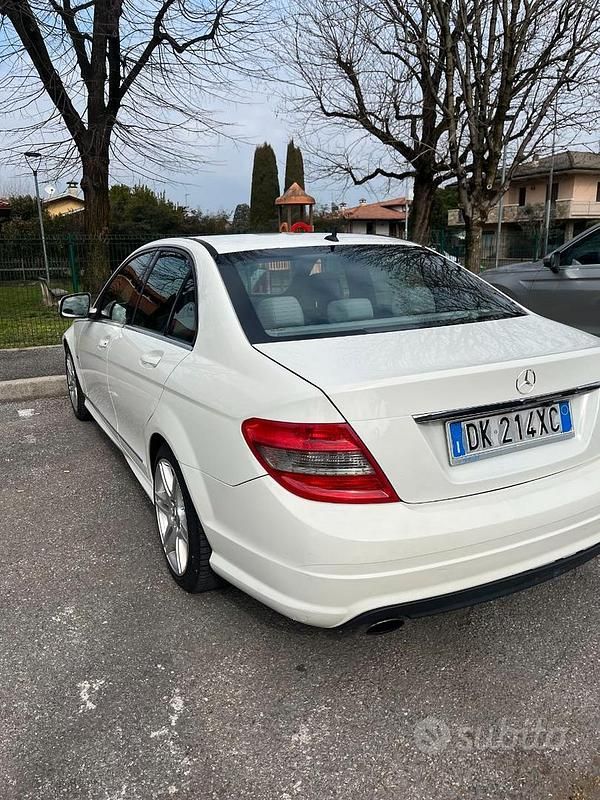 Usata Mercedes C220 Avantgarde 170 CV (125 kW) 2007 Bianco Berlina