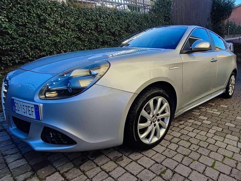 Usata Alfa Romeo Giulietta Distinctive 170 CV (125 kW) 2010 Argento Utilitaria