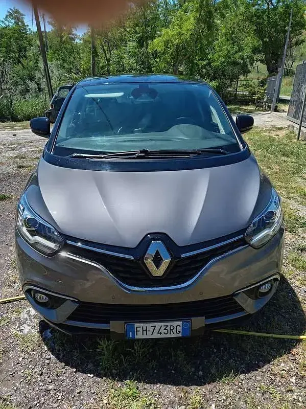 Usata Renault Scénic IV Intens 110 CV (80 kW) 2017 Grigio Monovolume