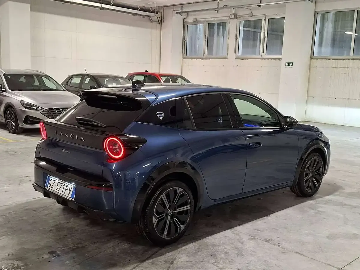 Nuova Lancia Ypsilon 101 CV (74 kW) 2025 Blu lancia (401) Utilitaria