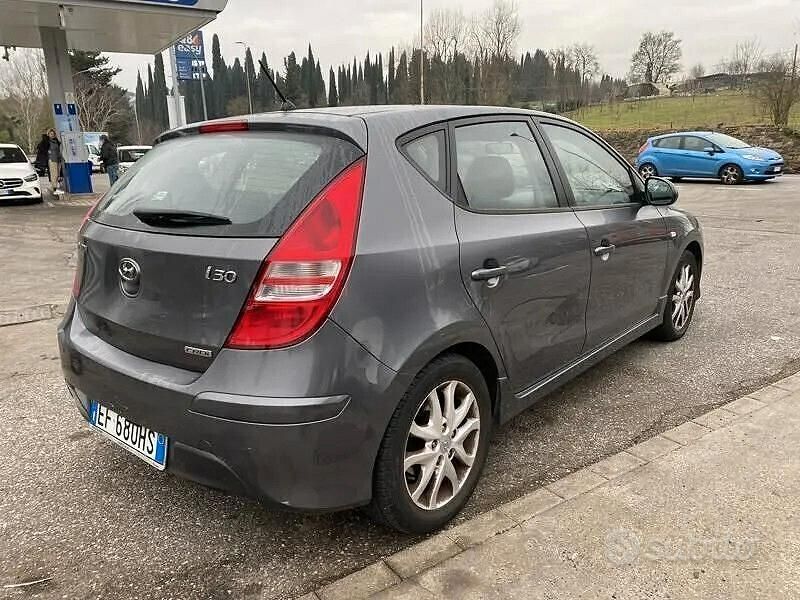 Usata Hyundai i30 Active 90 CV (66 kW) 2010 Grigio Berlina