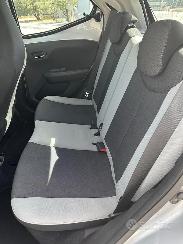 Usata Toyota Aygo 69 CV (50 kW) 2017 Grigio Utilitaria