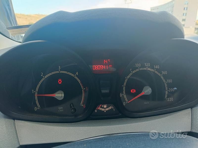Usata Ford Fiesta 70 CV (51 kW) 2009 Grigio Utilitaria