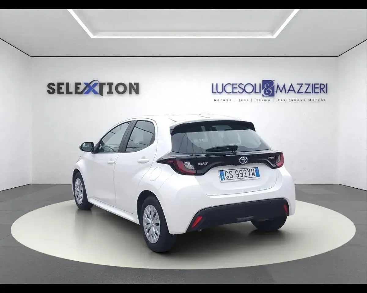 Usata Toyota Yaris Business Edition 92 CV (67 kW) 2024 Bianco Utilitaria