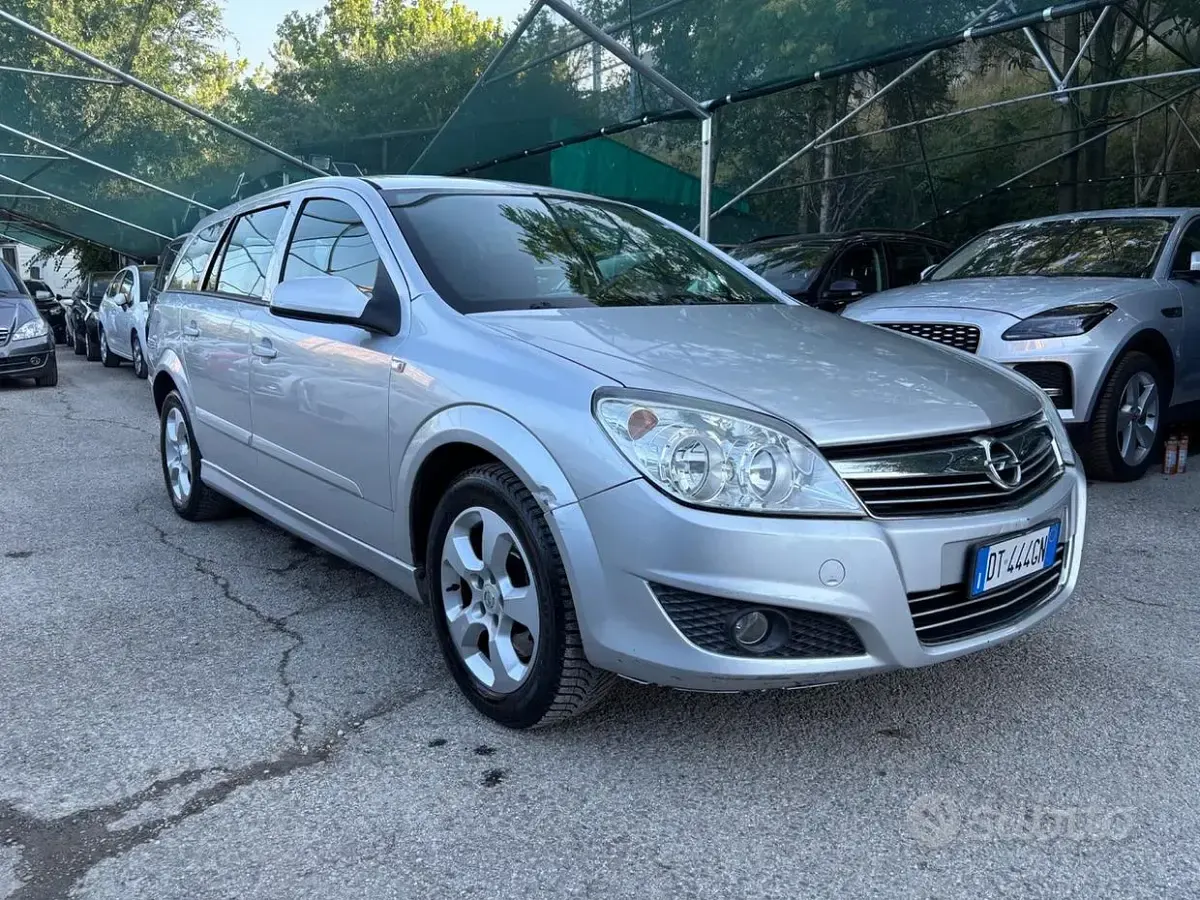 Usata Opel Astra Cosmo 125 CV (91 kW) 2009 Grigio Station wagon