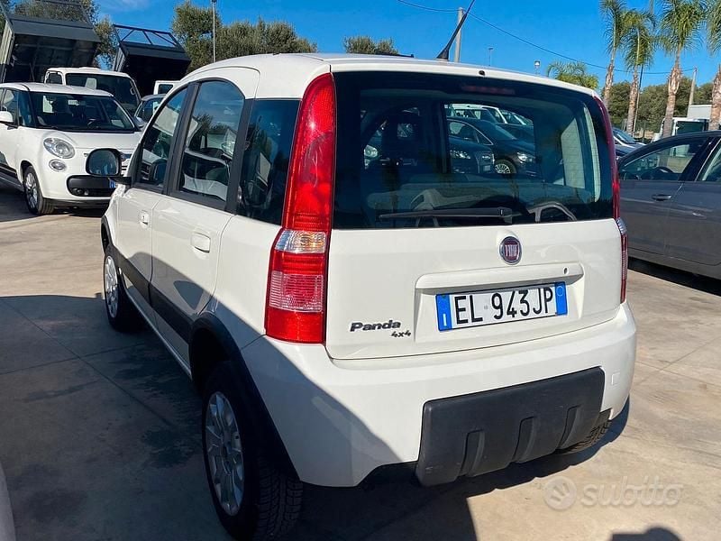 Usata Fiat Panda 4x4 69 CV (50 kW) 2012 Bianco Utilitaria