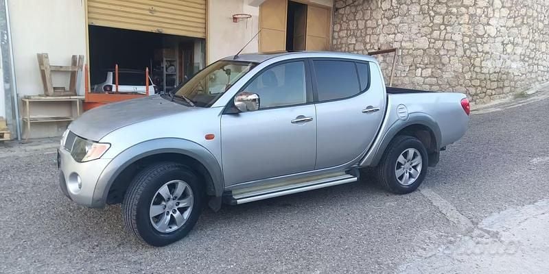Usata Mitsubishi L200 136 CV (100 kW) 2008 Grigio Pick-up