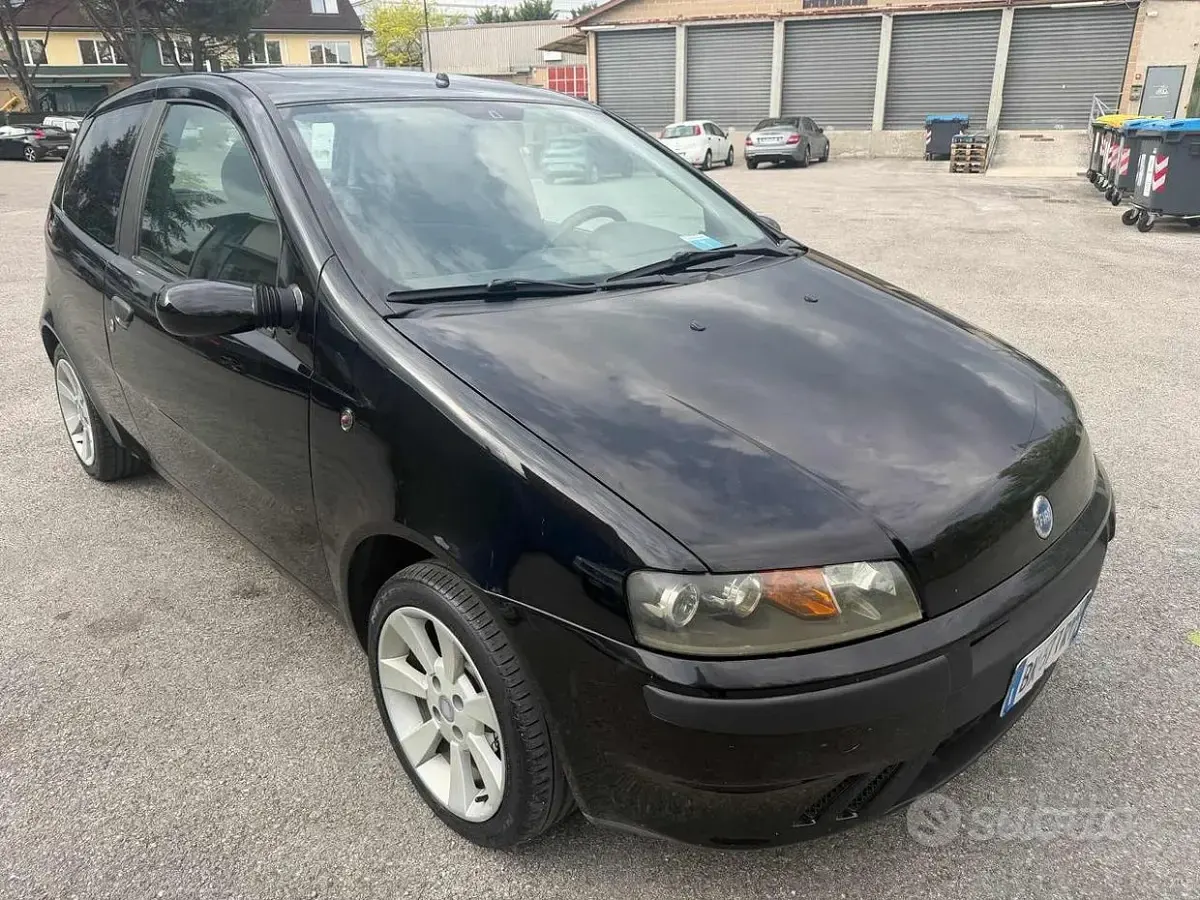 Usata Fiat Punto 80 CV (58 kW) 2002 Nero Utilitaria