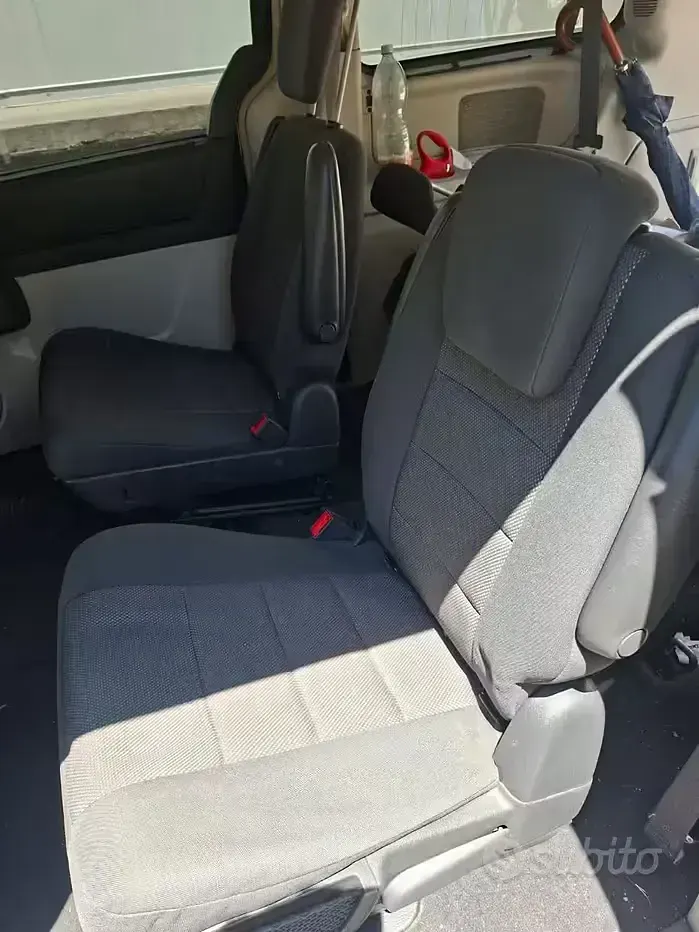 Usata Chrysler Grand Voyager 163 CV (119 kW) 2008 Nero Monovolume