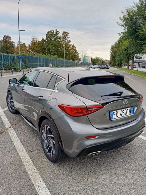 Usata Infiniti Q30 109 CV (80 kW) 2016 Grigio Utilitaria