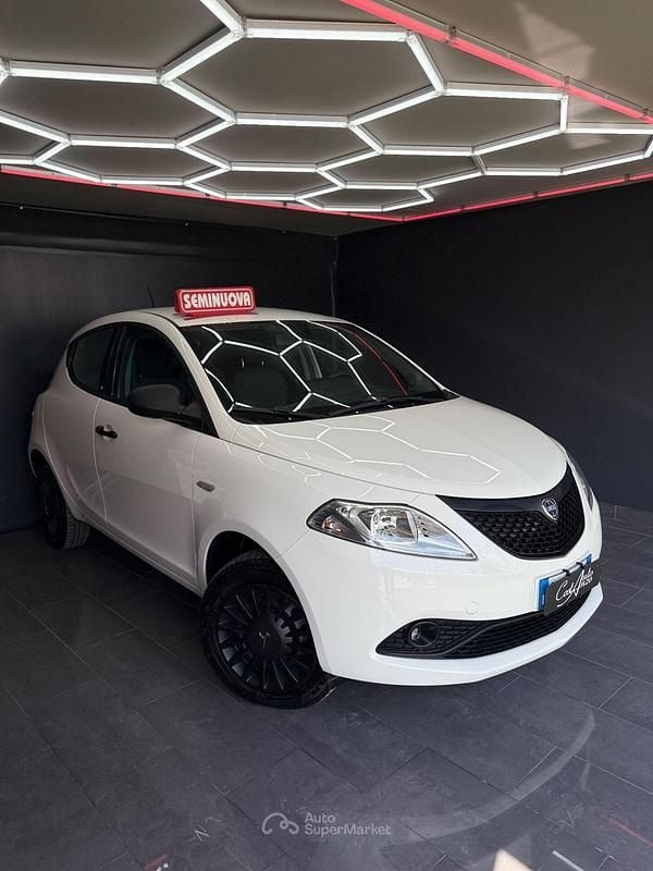 Usata Lancia Ypsilon Gold 84 CV (61 kW) 2020 Bianco Utilitaria