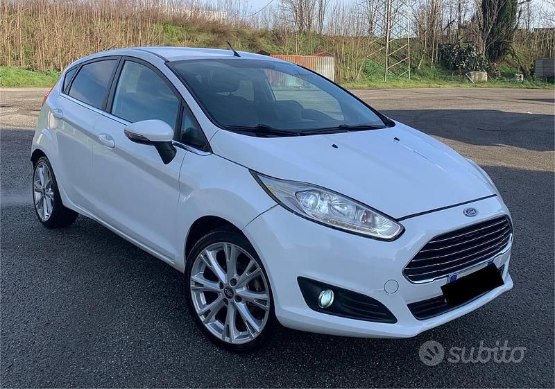 Usata Ford Fiesta 75 CV (55 kW) 2016 Bianco Berlina