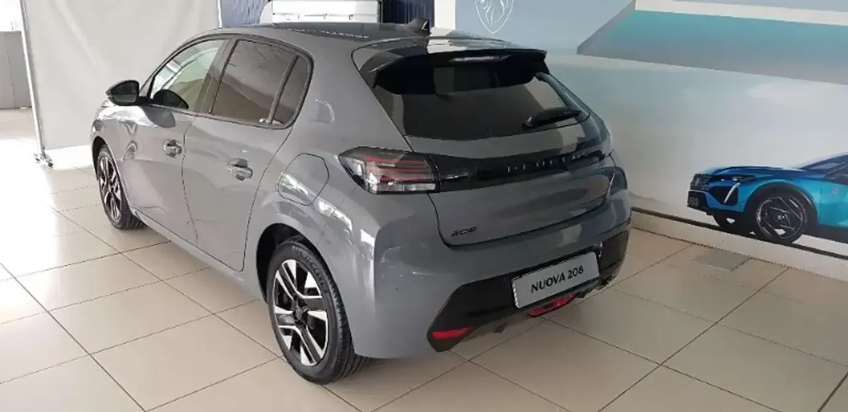 Usata Peugeot 208 Allure 101 CV (74 kW) 2025 Grigio Utilitaria