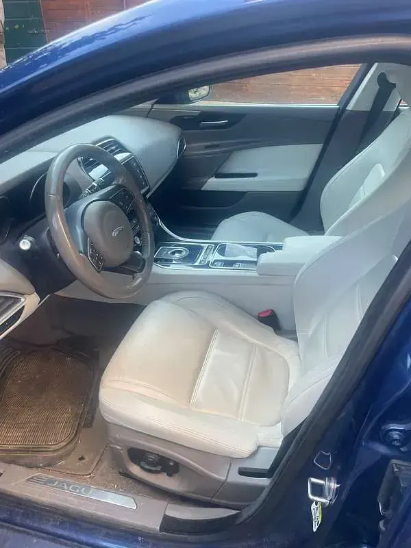 Usata Jaguar XE Prestige 179 CV (131 kW) 2018 Blu/azzurro Berlina
