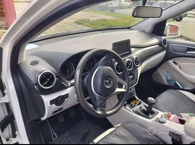 Usata Mercedes B180 Executive 109 CV (80 kW) 2012 Bianco Monovolume