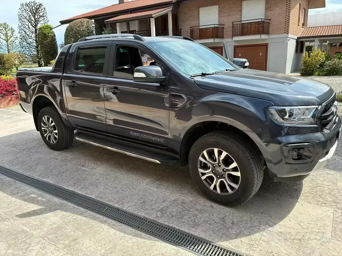 Usata Ford Ranger Wildtrack 213 CV (156 kW) 2023 Grigio Pick-up