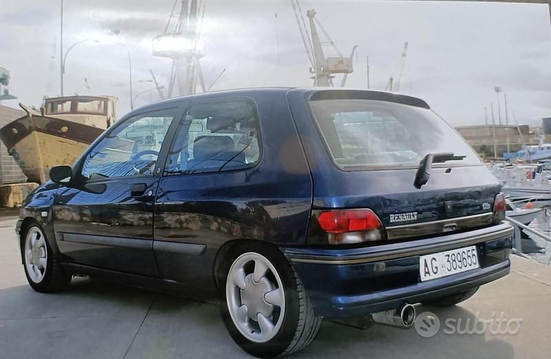 Usata Renault Clio 137 CV (100 kW) 1993 Blu Berlina