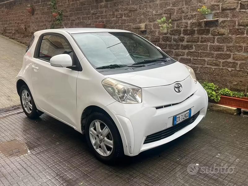 Usata Toyota iQ 98 CV (72 kW) 2009 Bianco Utilitaria