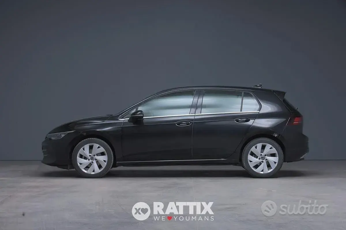 Usata VW Golf VIII Style 150 CV (110 kW) 2025 Grenadill black metallizzato Berlina