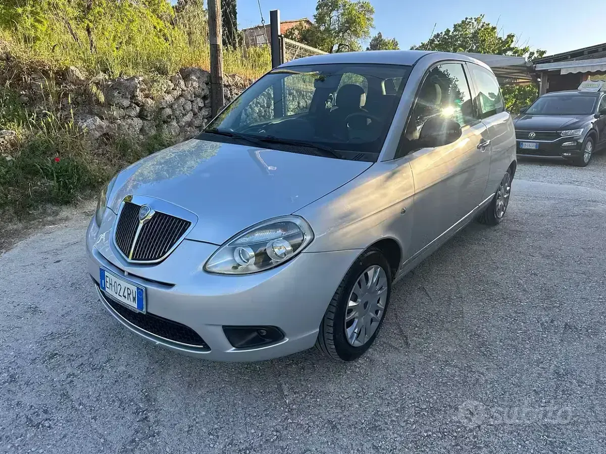 Usata Lancia Ypsilon Platinum 69 CV (50 kW) 2011 Grigio Utilitaria