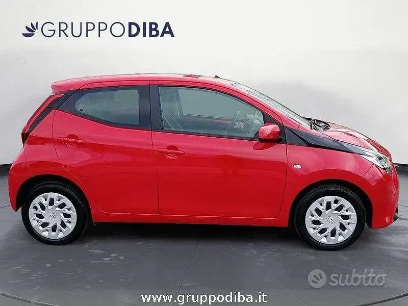 Usata Toyota Aygo Cool 72 CV (52 kW) 2019 Rosso Utilitaria