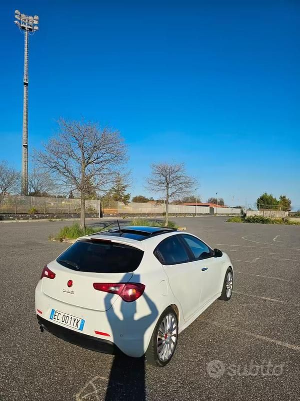 Usata Alfa Romeo Giulietta 170 CV (125 kW) 2011 Bianco Utilitaria