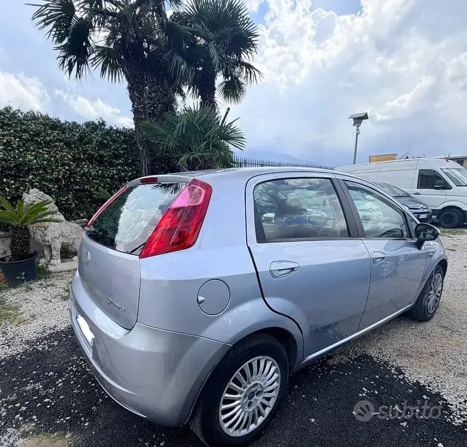 Usata Fiat Grande Punto Dynamic 90 CV (66 kW) 2006 Grigio Utilitaria