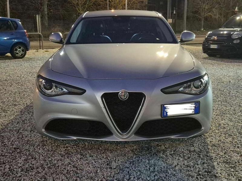Argento Usata 2018 Alfa Romeo Giulia Super Tre volumi | 12.600 € (Buon prezzo) - Immagine 1/4