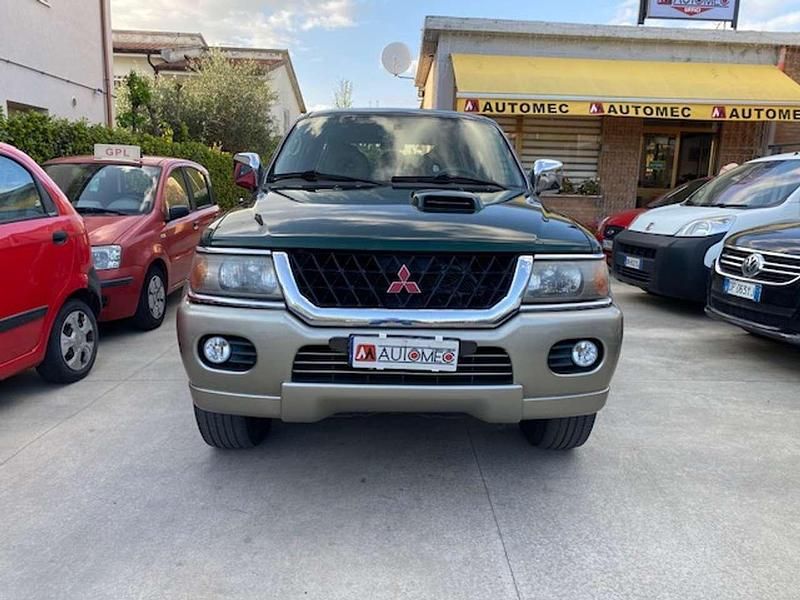 Usata Mitsubishi Pajero Sport 99 CV (72 kW) 2000 Verde SUV