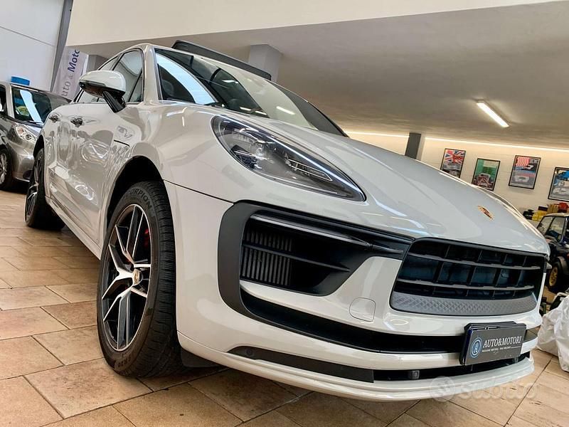 Usata Porsche Macan 381 CV (280 kW) 2022 Grigio gesso SUV