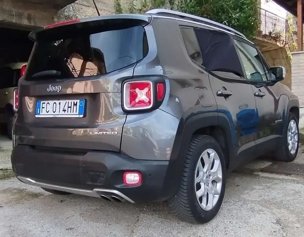 Usata Jeep Renegade Limited 140 CV (102 kW) 2016 Grigio SUV