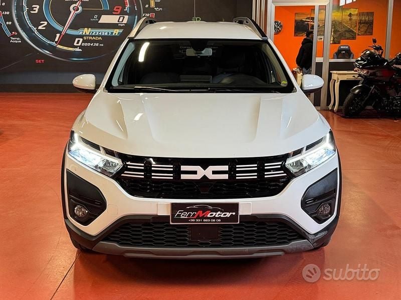 Usata Dacia Jogger Essentiel 101 CV (74 kW) 2023 Bianco Monovolume